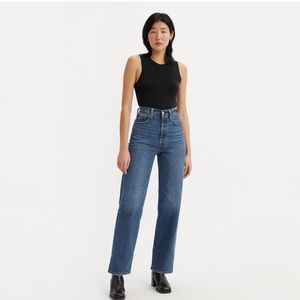 Levi’s Ribcage Straight Ankle Jeans (“super-high rise”)